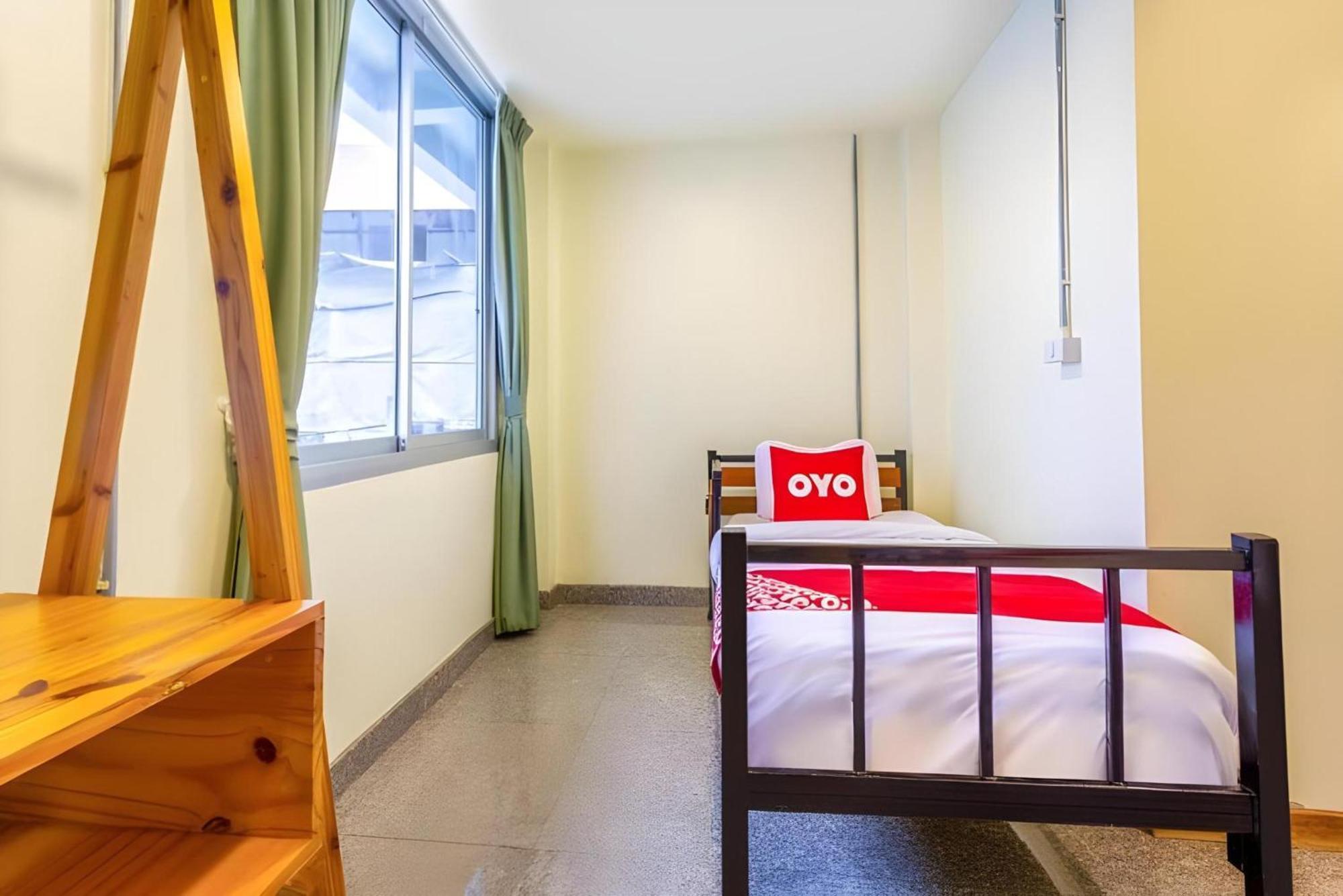 Oyo 928 Leaf Hostel Τσιάνγκ Μάι Εξωτερικό φωτογραφία