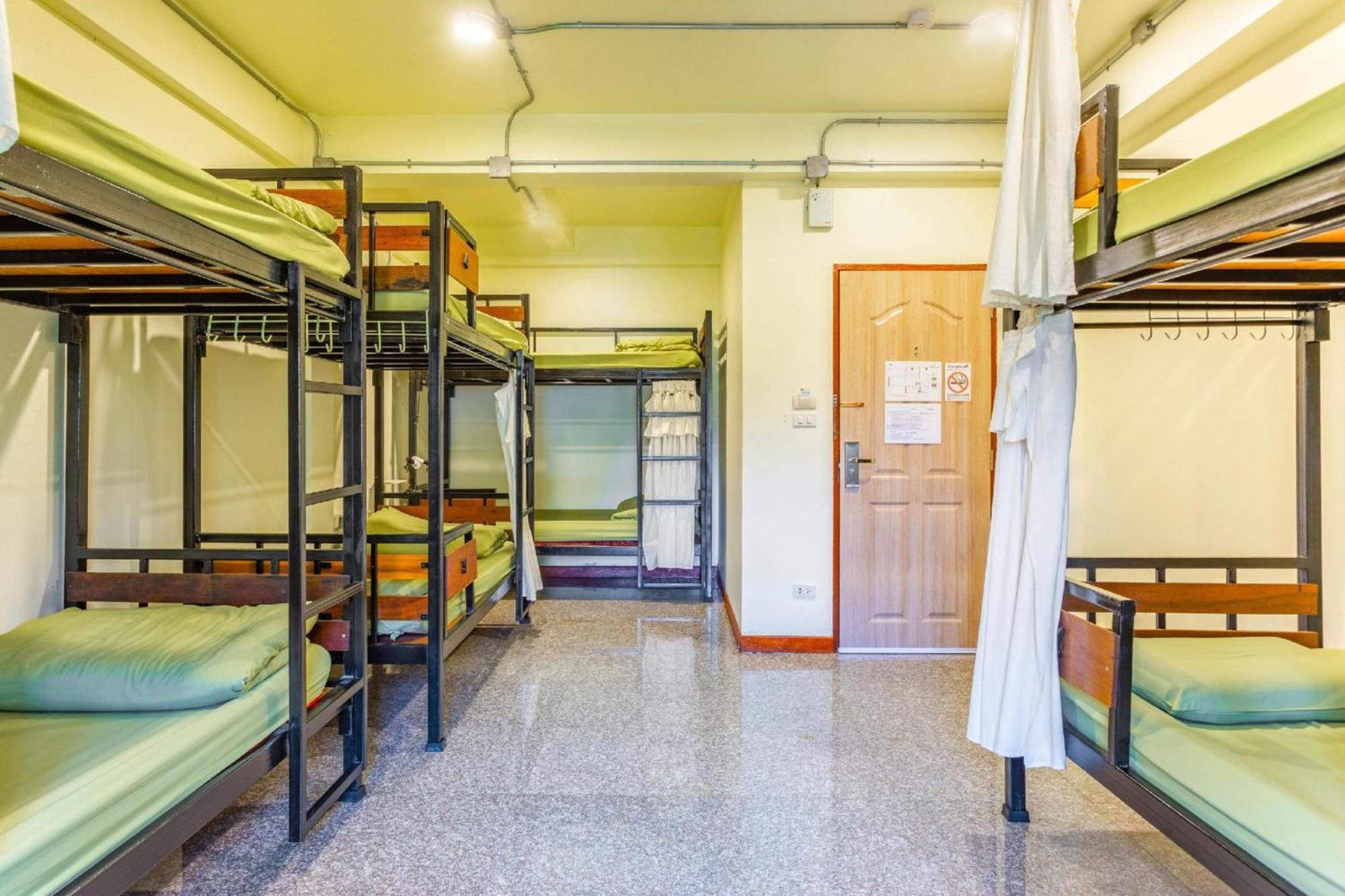 Oyo 928 Leaf Hostel Τσιάνγκ Μάι Εξωτερικό φωτογραφία