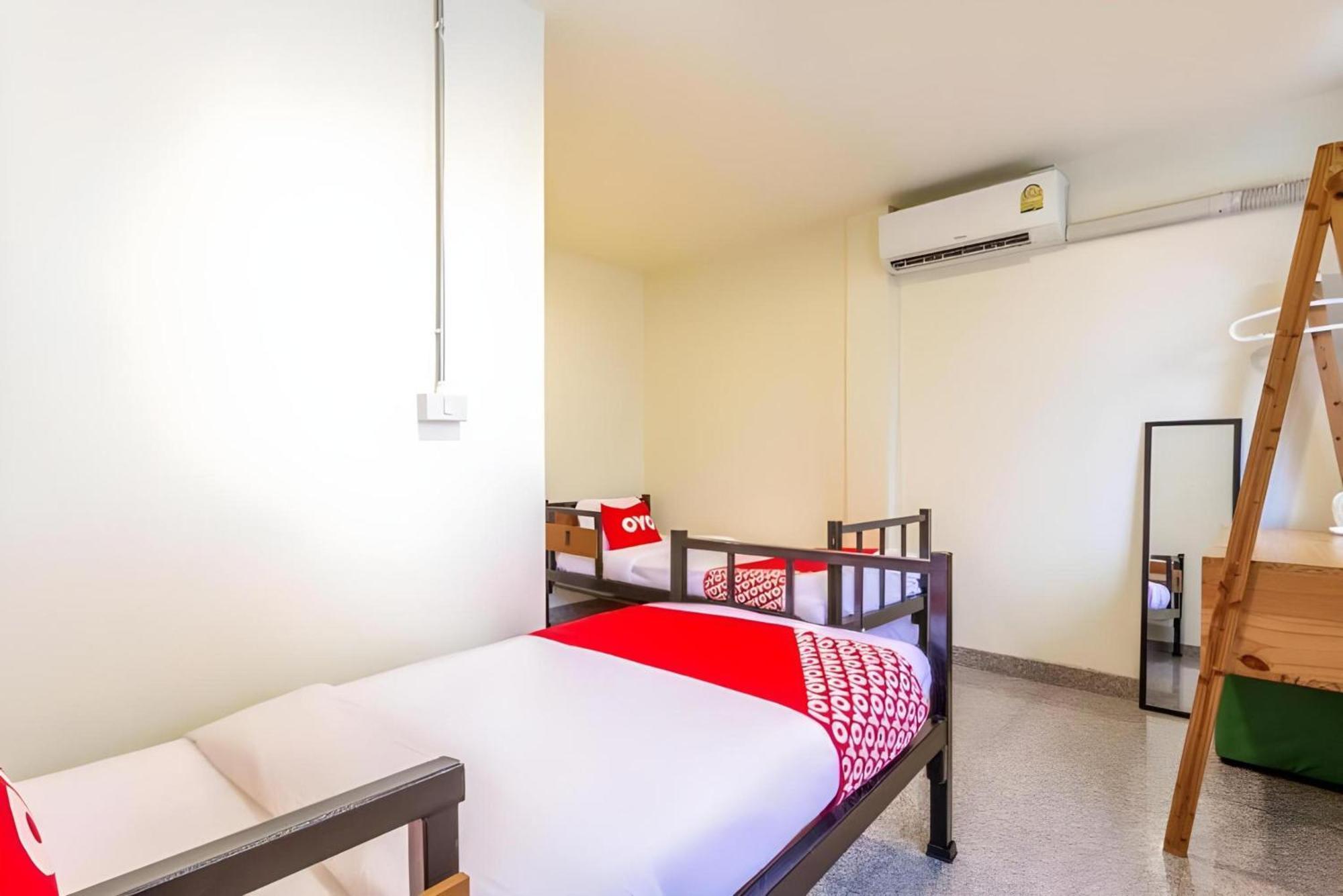 Oyo 928 Leaf Hostel Τσιάνγκ Μάι Εξωτερικό φωτογραφία