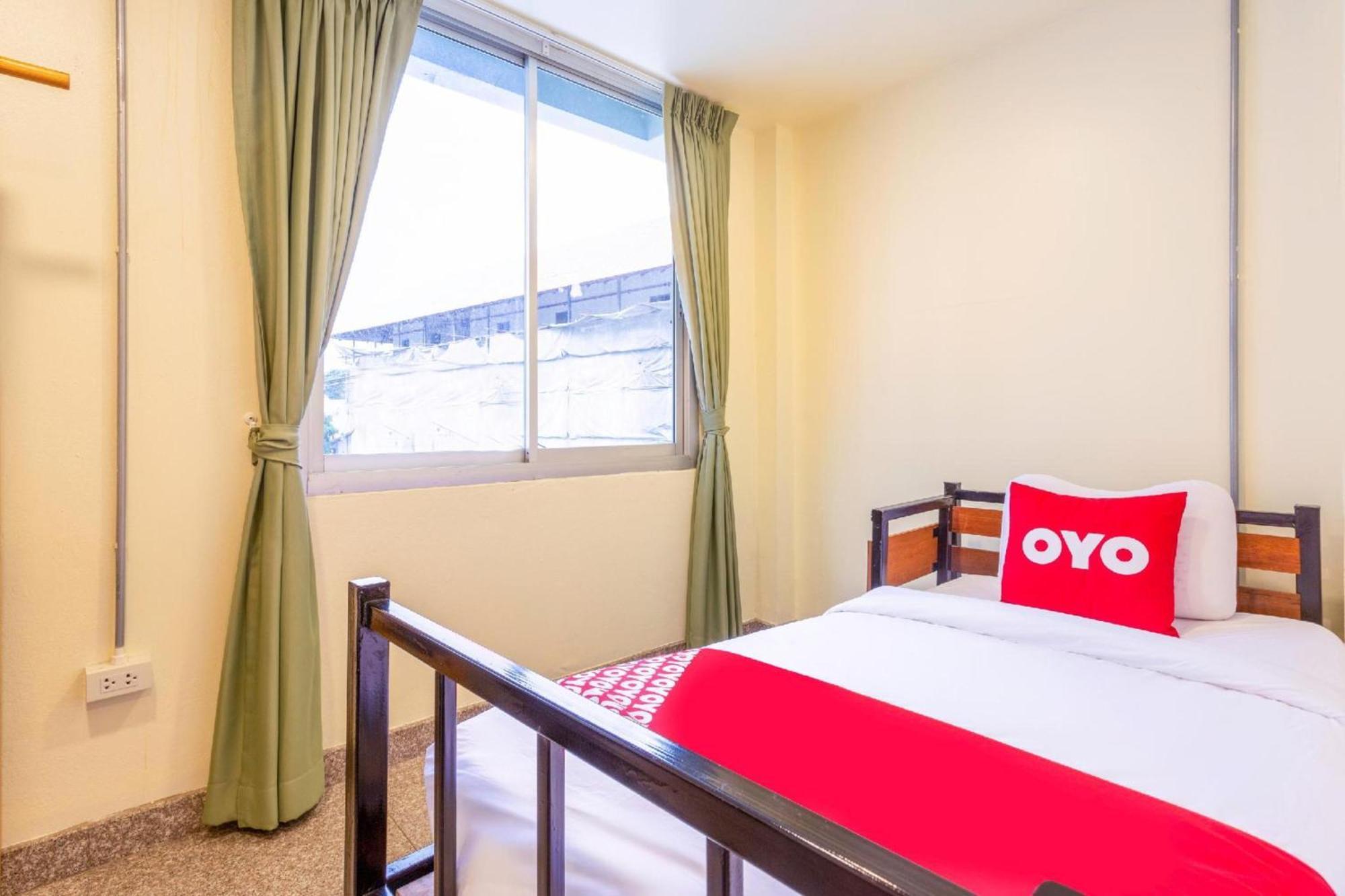 Oyo 928 Leaf Hostel Τσιάνγκ Μάι Εξωτερικό φωτογραφία