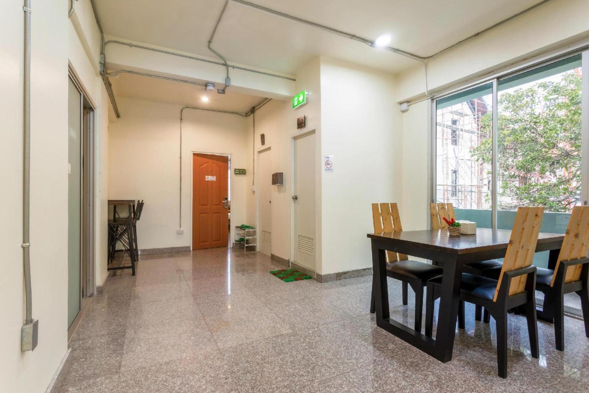 Oyo 928 Leaf Hostel Τσιάνγκ Μάι Εξωτερικό φωτογραφία