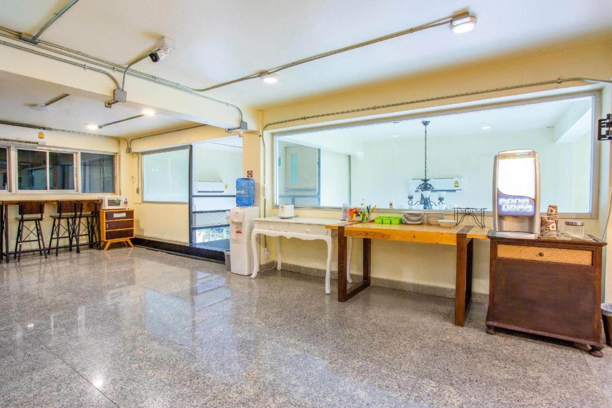 Oyo 928 Leaf Hostel Τσιάνγκ Μάι Εξωτερικό φωτογραφία